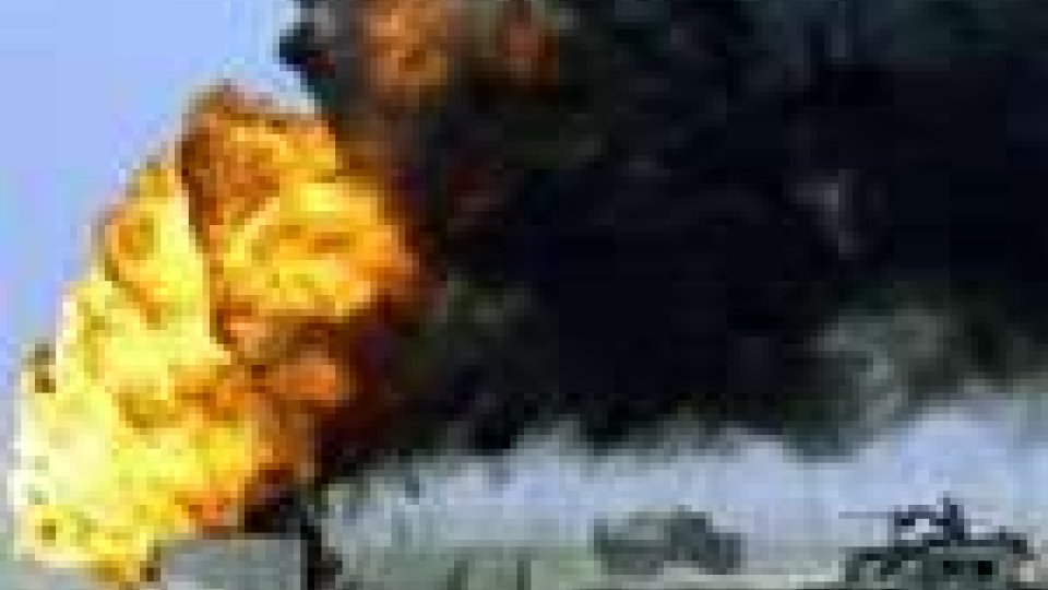 Al Jazeera: bombe di Gheddafi su pozzi petroliferi