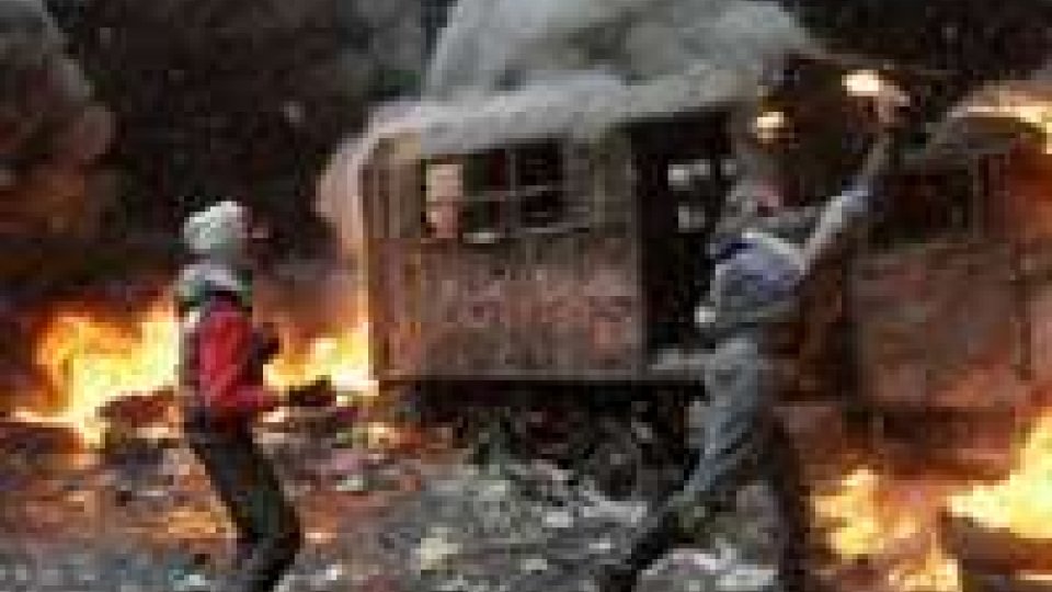 Ucraina: Kharkiv, 14 feriti in scontri tra ultra' e filorussi