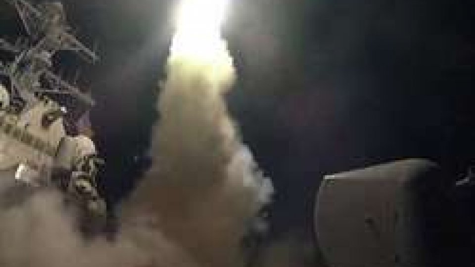 attacco Usa (Ph il Post)Siria: attacco unilaterale degli Stati Uniti contro la base di Shayrat. Si teme escalation