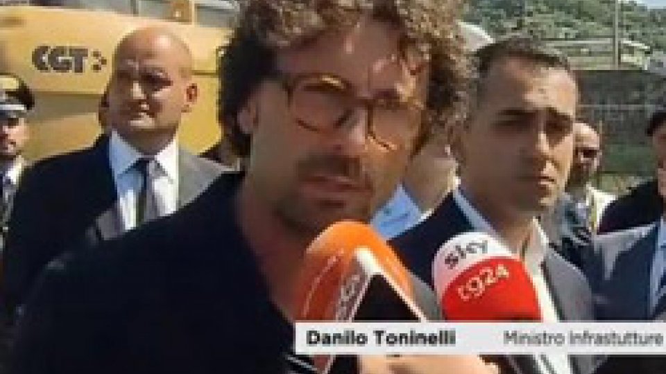 I ministri Toninelli e Di Maio