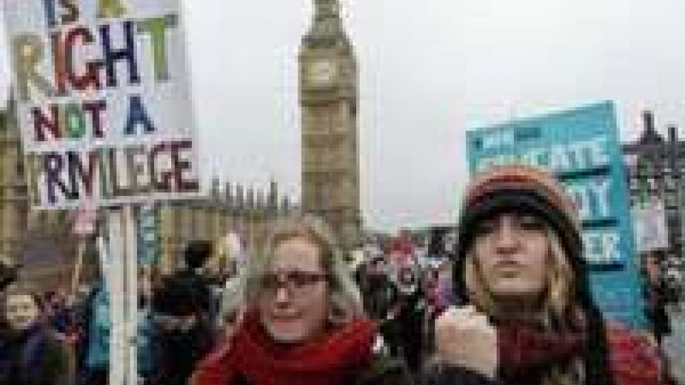 Londra, studenti in piazza contro tagli all'istruzione