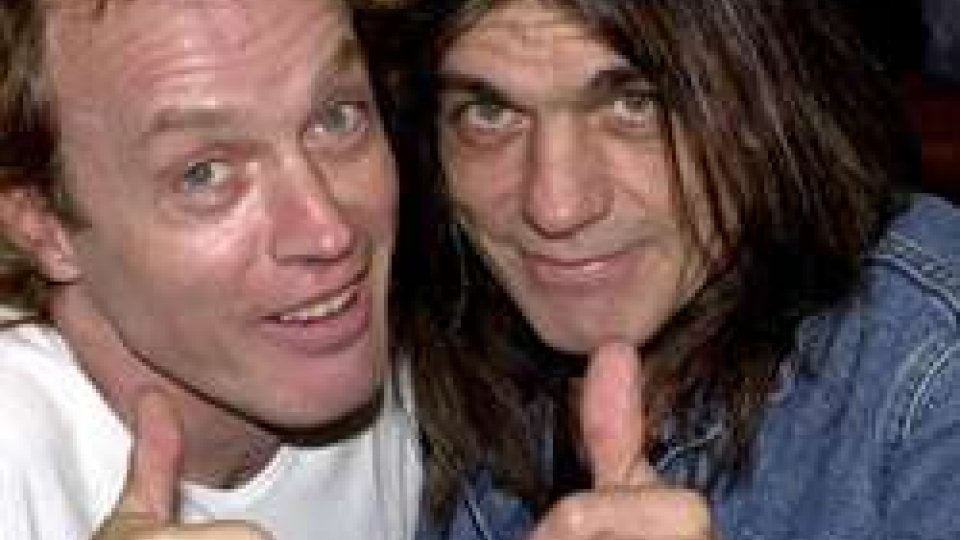 Malcolm Young a destra
