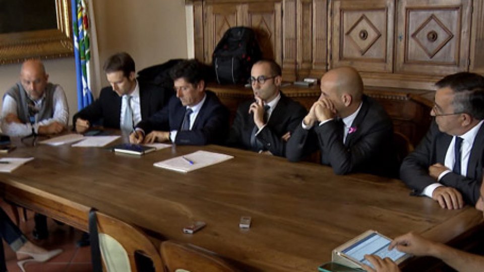 La conferenza stampa della maggioranzaGoverno: "Nessun cambio di rotta" dopo le dimissioni di Celli