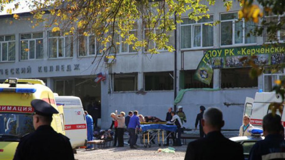 Il college in Crimea in cui uno studente ha sparato prima di uccidersi. Foto ansa