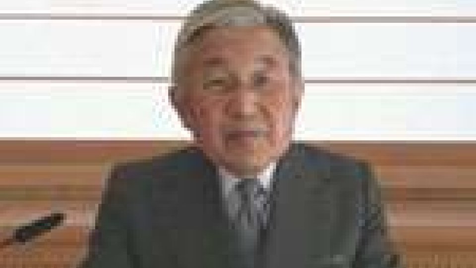 Parla al popolo l’imperatore Akihito: “Prego per voi”. Cala il livello di radiazioni a Tokyo
