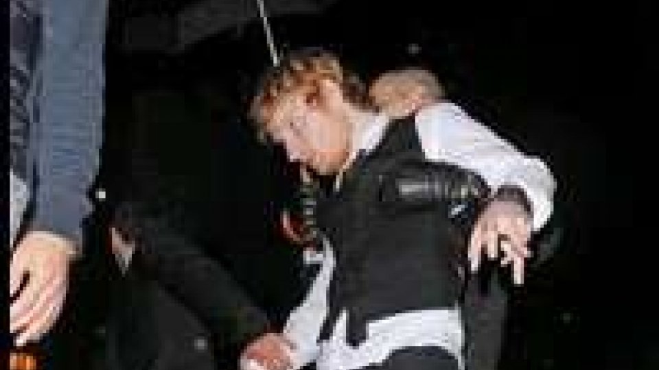 Ed Sheeran vola ai Brit Awards, ma dopo barcolla