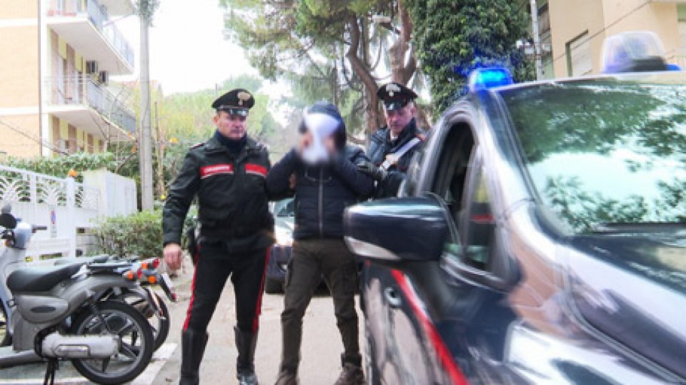 Il 68enne con i CarabinieriRiccione: "nonno orco" arrestato per violenza nei confronti delle nipotine