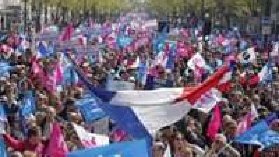 Nozze gay: oggi il sì della Francia, sale la tensione