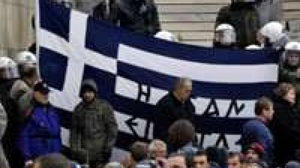 Grecia, scontri di piazza contro austerity e corruzione