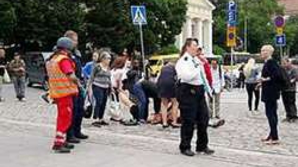 Attacco in Finlandia, uomo accoltella passanti: due morti e otto feriti