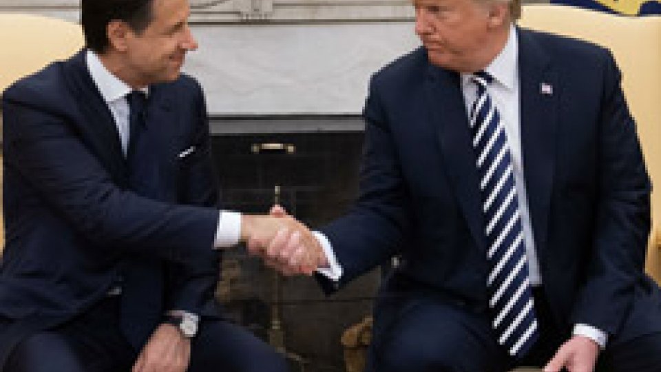 Giuseppe Conte e Donald TrumpTrump a Conte:"Bene linea dura dell'Italia sui migranti"