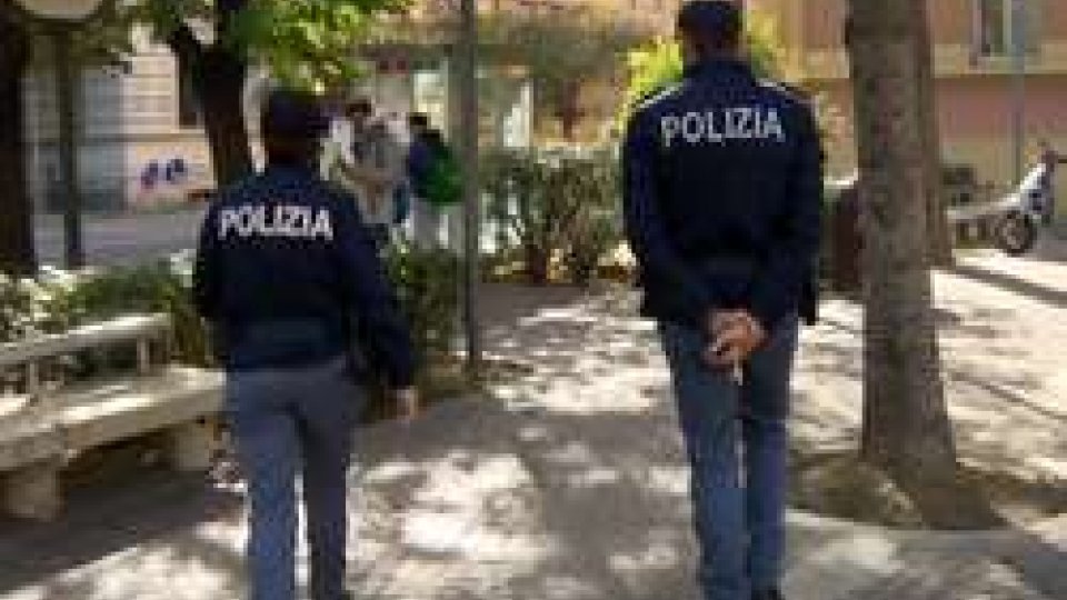 Controlli della Polizia a PesaroPesaro: droga a scuola, dall'inizio dell'anno 9 controlli con i cani antidroga