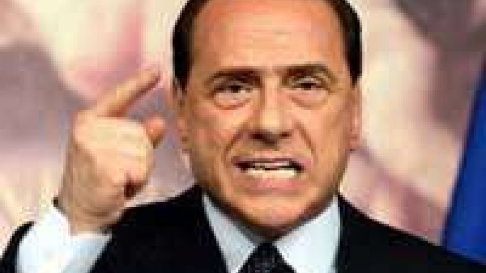 Berlusconi si scusa con gli italiani