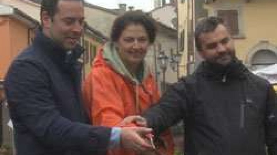 taglio del nastro di Teodoro Lonfernini, Mara Verbena e Federico CavalliFLOREA in MERCATALE