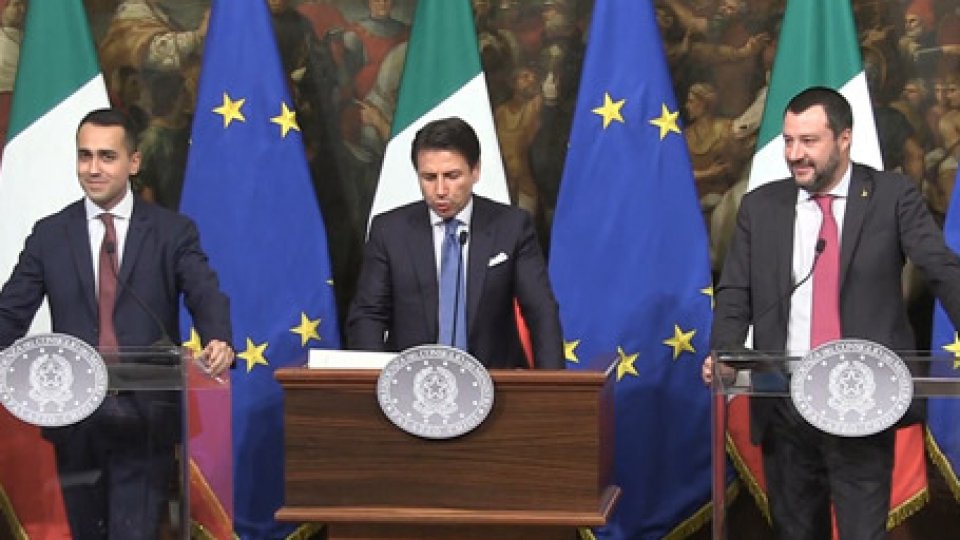 Governo italianoE' scontro tra Italia e FMI dopo le stime sulla crescita riviste al ribasso
