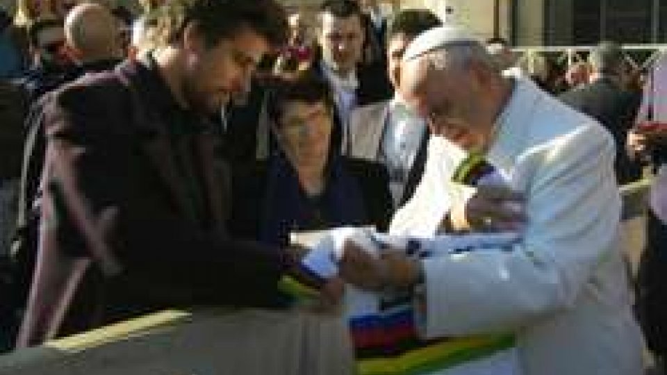 Peter Sagan ha incontrata Papa FrancescoCiclismo: Peter Sagan ha incontrata Papa Francesco [VIDEO]
