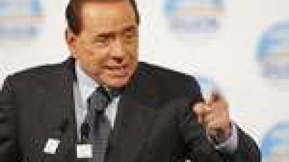 Berlusconi critica la moneta unica