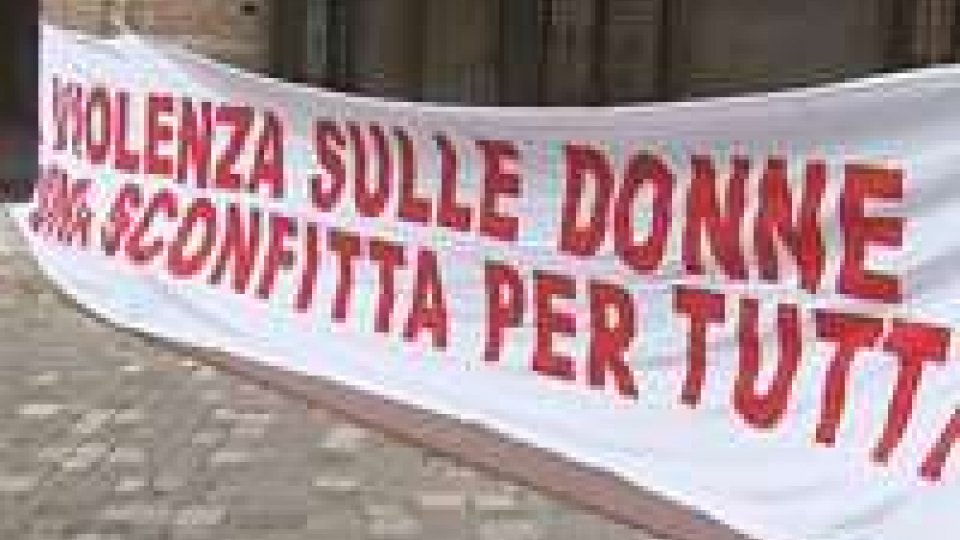 Rimini contro la violenza sulle donne: manifestazione in piazza Cavour