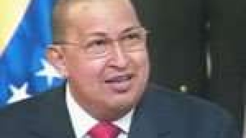 Chavez appare in pubblico senza capelli dopo la chemioterapia