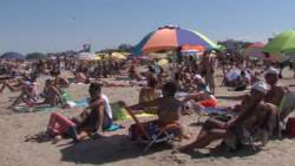 Ferragosto 2017 a Rimini"Perché il Ferragosto a Rimini?" Il sondaggio sulla spiaggia
