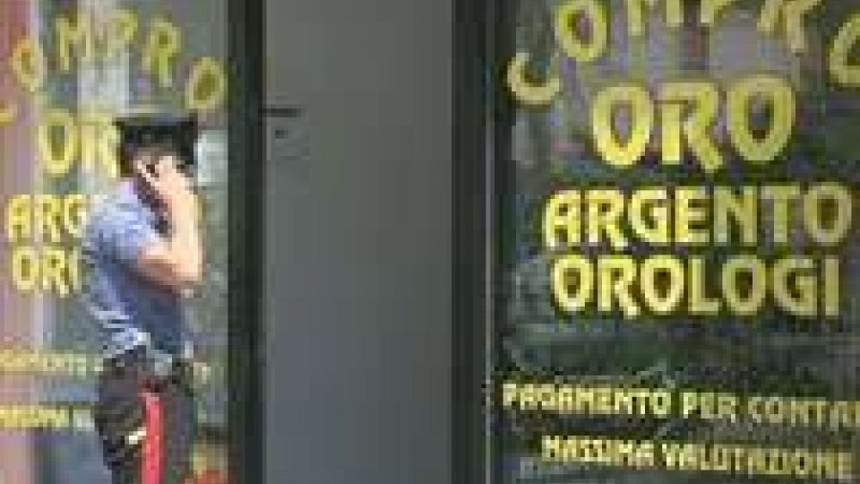 Rimini: rapinato un negozio "Compro oro"