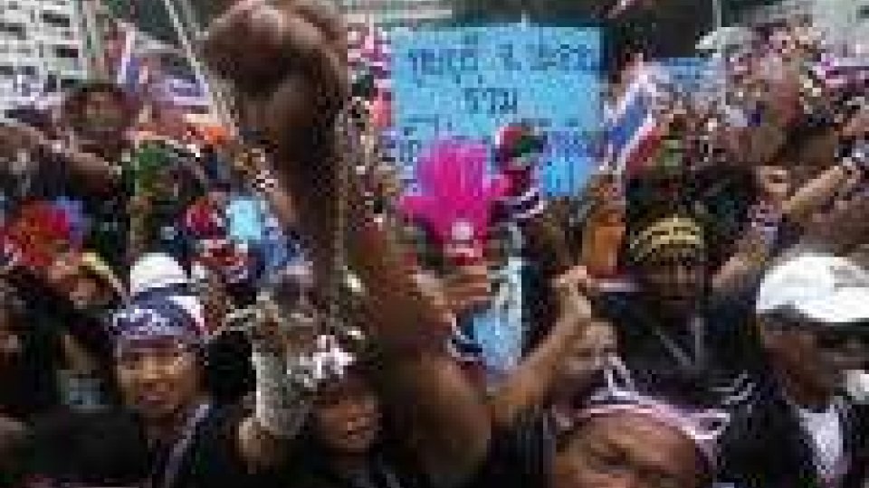 Thailandia: nuove proteste per chiedere dimissioni governo
