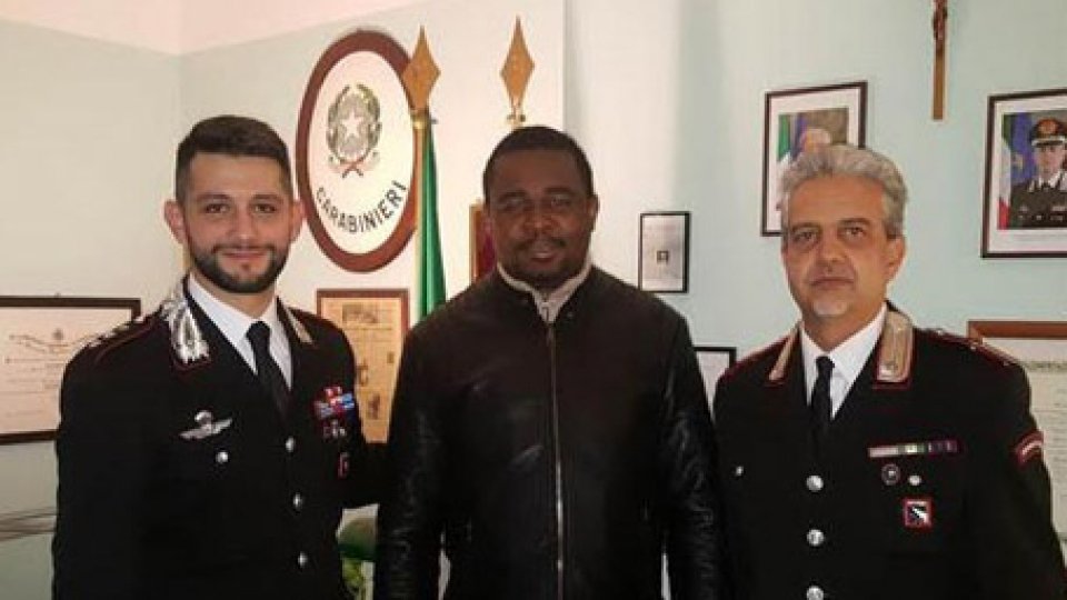 Riccione: commesso di supermercato camerunense ritrova 750 euro e li consegna ai Carabinieri