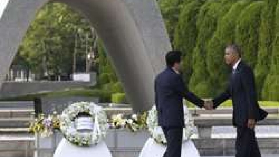 Shinzo Abe, presidente giapponese, e Barack Obama (ph Ansa.it)Obama visita Hiroshima: "Obiettivo è un mondo senza armi nucleari"