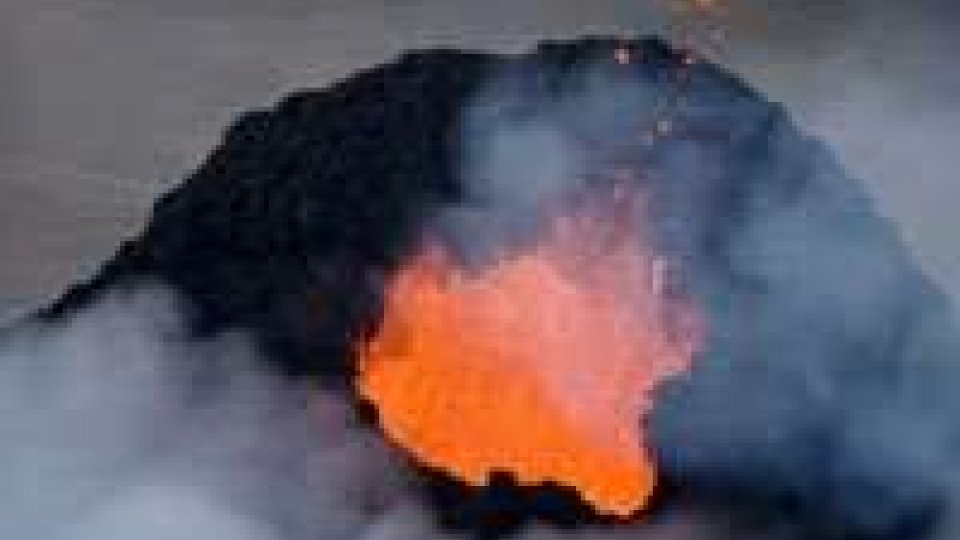 Guatemala, vulcano "Fuego" torna ad eruttare