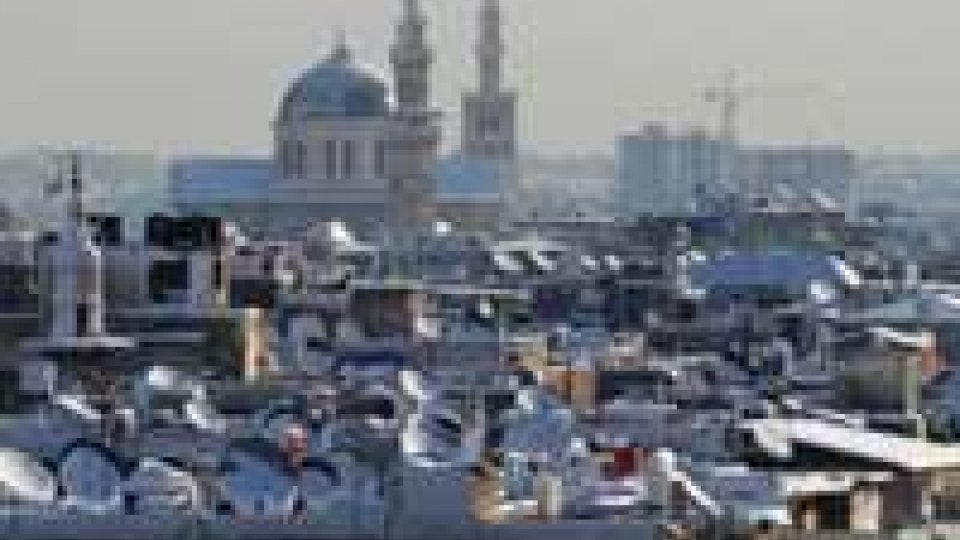Baghdad: bomba in Moschea, sette morti