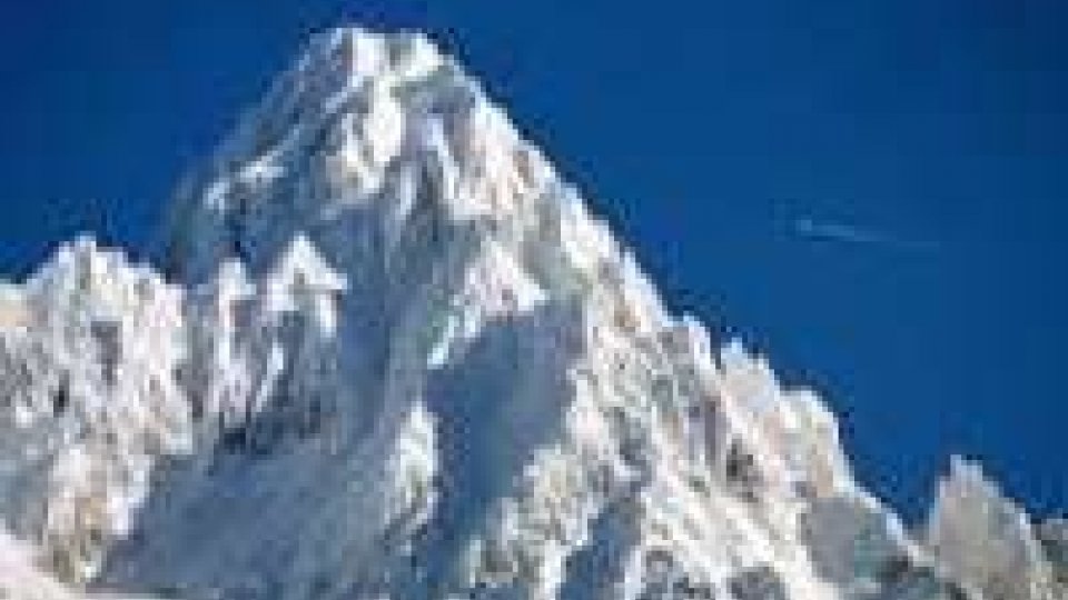 Monte Bianco: salvati all'alba 5 alpinisti