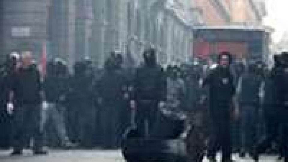 Bologna: scontri, sono 19 i feriti delle forze dell'ordine
