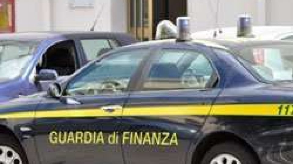Guardia di FinanzaRimini, arrestato dipendente comunale per peculato