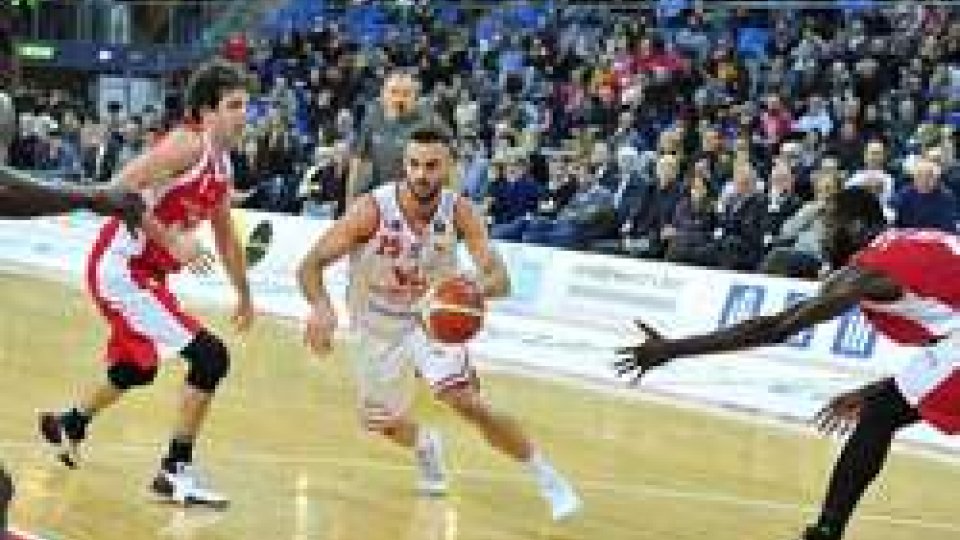 Vuelle - Grissin Bon 96-104Basket: la Grissin Bon Reggio Emilia vince all'Adriatic Arena