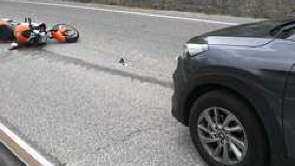 Incidente a Serravalle tra auto e moto
