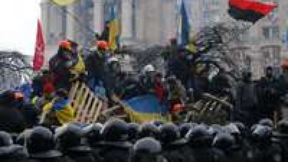 Ucraina: scontri a Sebastopoli, Kiev richiama i riservisti