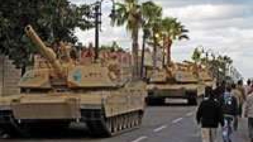 Egitto: carri armati davanti al palazzo presidenziale