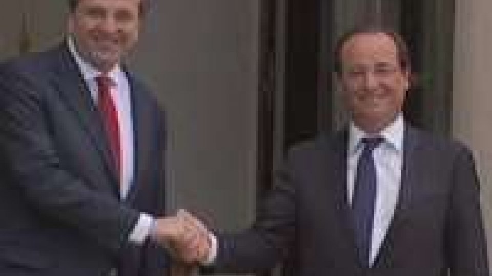 Incontro Hollande -Samaras: La Grecia deve restare nell' euro
