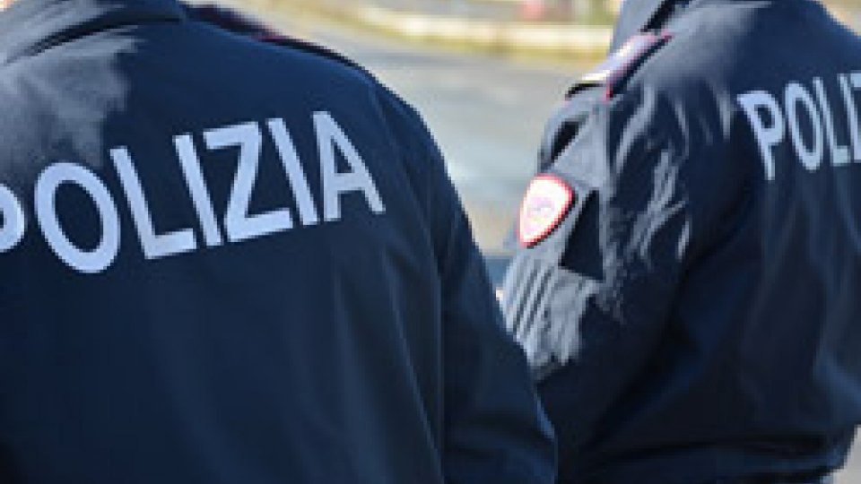 Nascondevano merce rubata nelle loro stanze d'albergo: scoperto deposito a Rimini