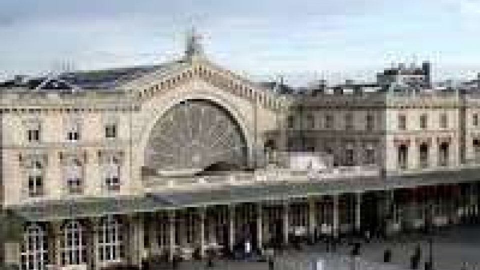 Parigi: torna la paura, evacuata gare de l'est per pacchi sospetti