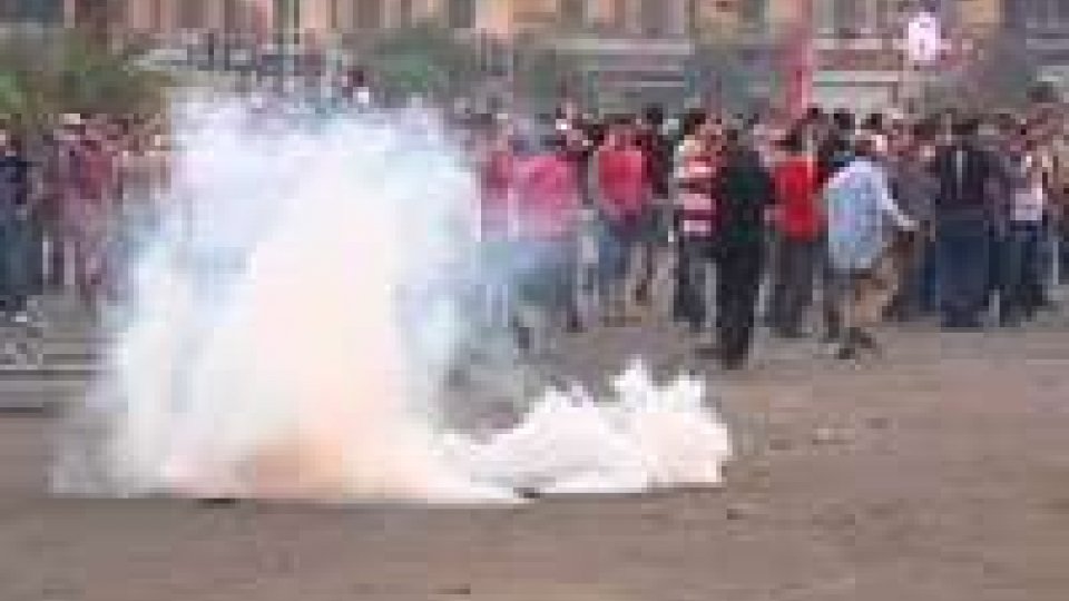 Notte di scontri al Cairo: sassaiola contro poliziotti