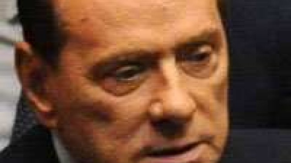 Berlusconi, pressing su Monti: "io, intanto, resto in campo"