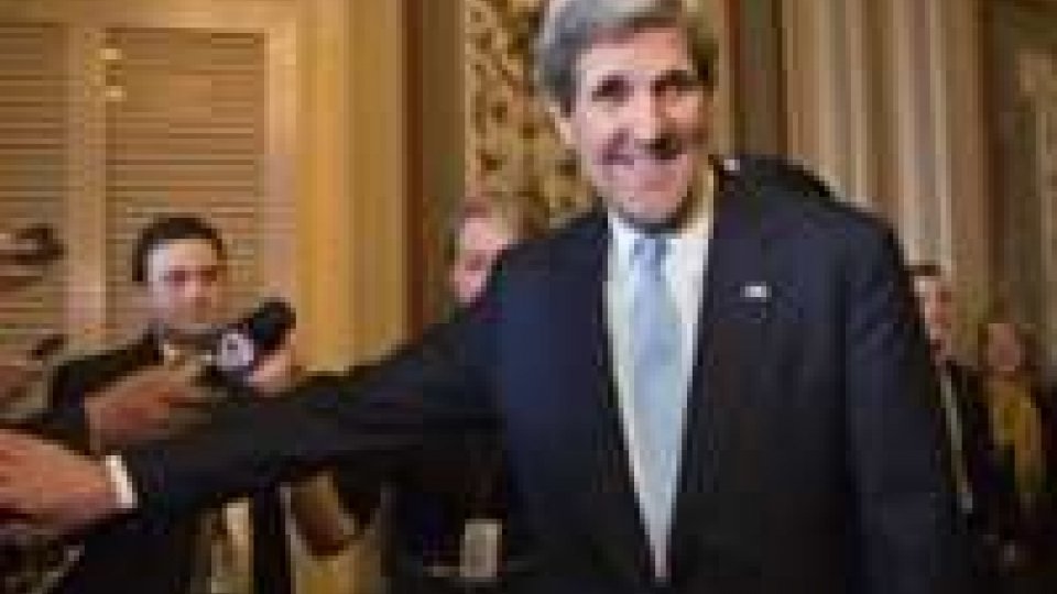 Kerry in Egitto: a fuoco il commissariato di Port Said