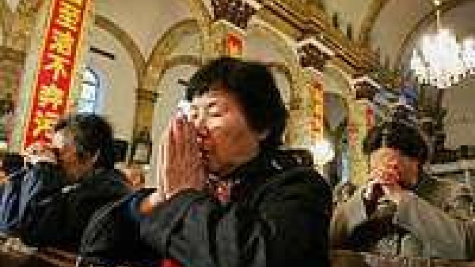 Cina: cristiani manifestano contro demolizione loro chiesa