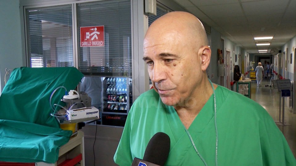 Sanitari ISS al lavoroNel video l'intervista al Direttore di Ortopedia dell'ISS Lorenzo Ponziani