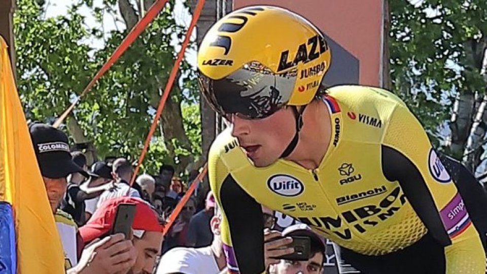 Vuelta di Spagna: Roglic vince la cronometro e sale in vetta alla classifica