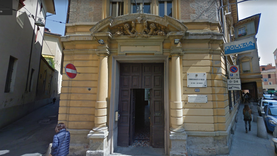 Il commissariato Due Torri San Francesco, foto Google Maps