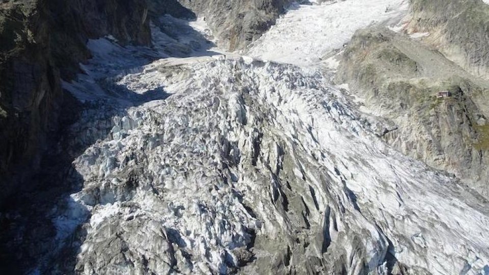 Valle d'Aosta: il fronte del ghiacciaio Planpincieux slitta fino a 60 centimetri al giorno