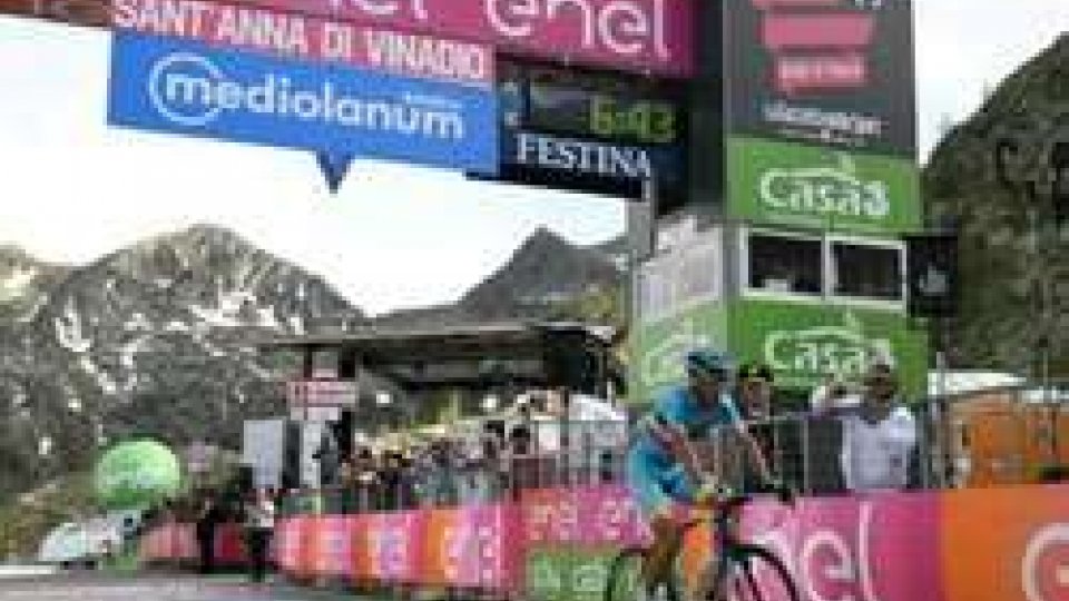 Vincenzo NibaliPazzesco Nibali, il Giro è suo