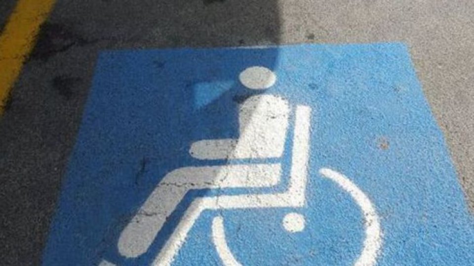 Parcheggi sui posti riservati ai disabili: aumentano controlli e multe a Rimini